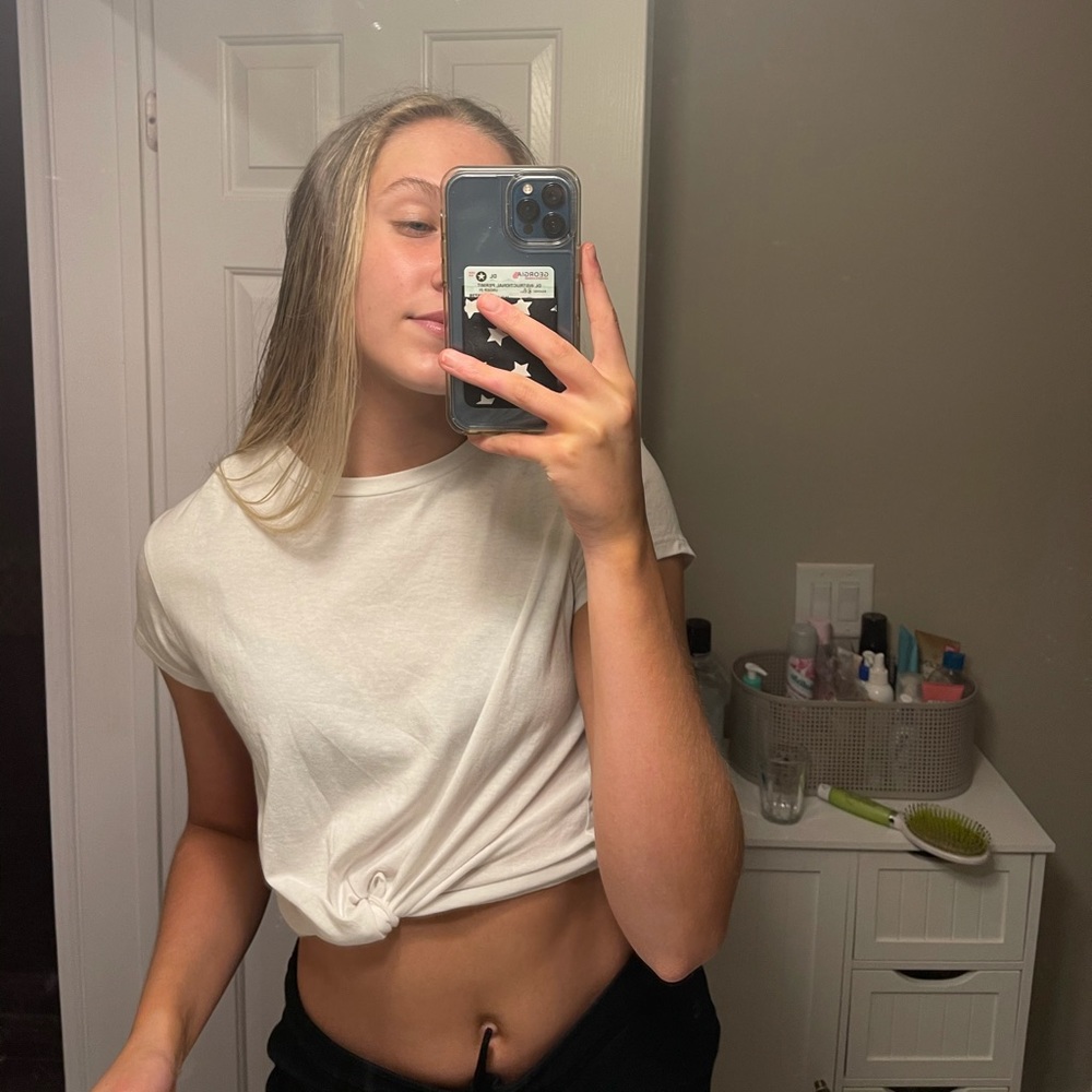 white cropped tee